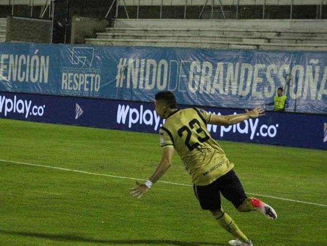 Johan Caballero celebra uno de sus dos goles con Águilas Doradas / Twitter: @AguilasDoradas