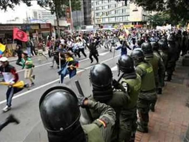 Avanzan marchas de estudiantes en Bogotá  contra la Reforma a la Educación
