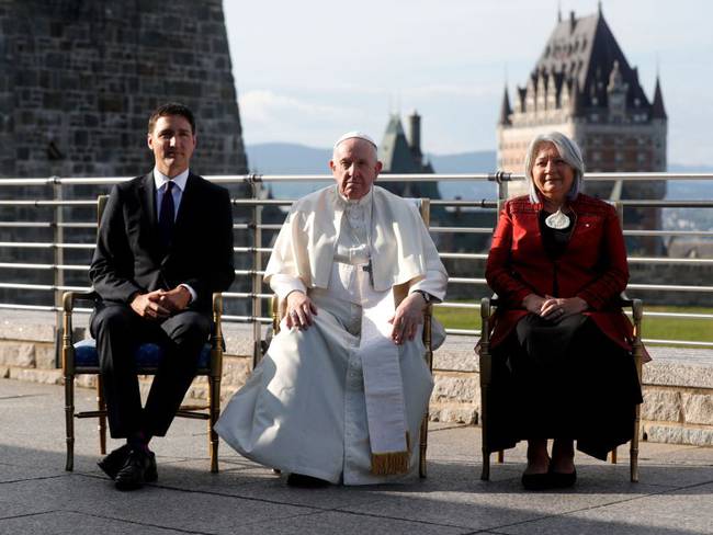 El presidente de Canadá, Justin Trudeau; papa Francisco y la gobernadora general de ese país, Mary Simon.