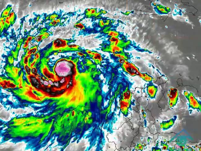 Huracán Julia / imagen satelital del GOES 16 en el momento en que el huracán Julia pasa sobre la isla de San Andrés