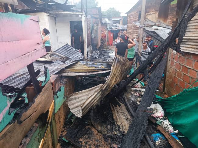 Incendio consumió 8 viviendas al norte de Bucaramanga