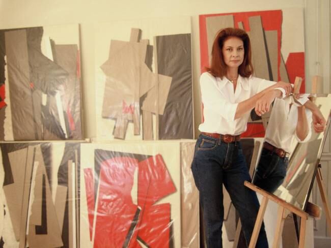 PARIS, FRANCE - APRIL 23: Greek artist Sophia Vari-Botero working at her home and workshop on April 23, 1995 in Paris, France. (Photo by Catherine Panchout/Sygma via Getty Images)