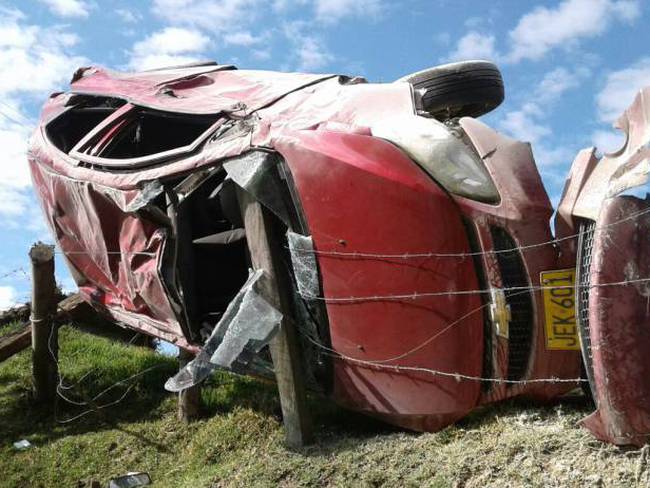 Conductor se salvó de milagro tras grave accidente en la vía Paipa-Tunja