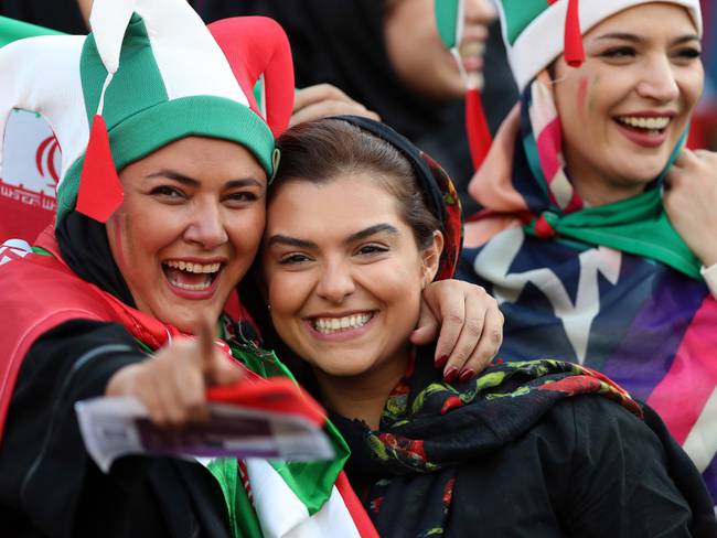 Para la historia, mujeres en Irán vuelven al estadio luego de 40 años