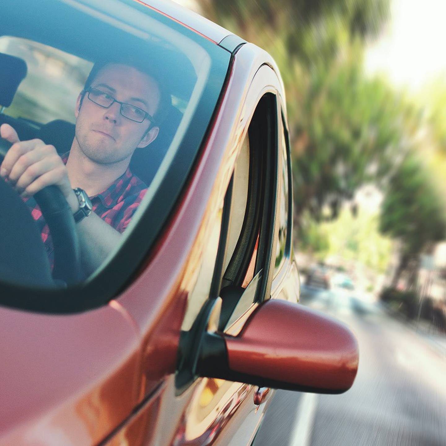 Tres graves errores que no debes cometer al colocar los espejos retrovisores  del coche