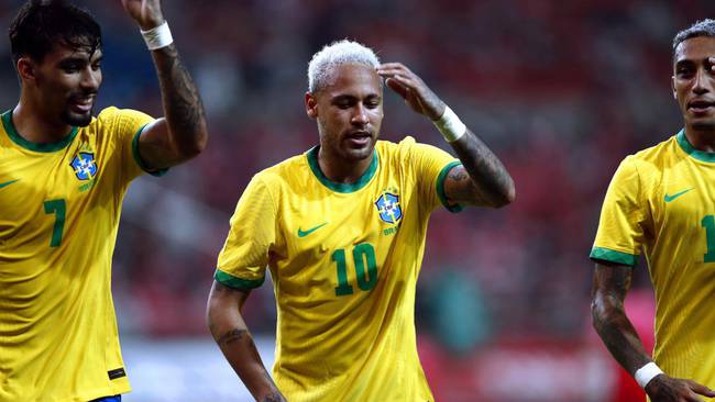 Neymar festeja uno de sus dos goles en la goleada a Corea.
