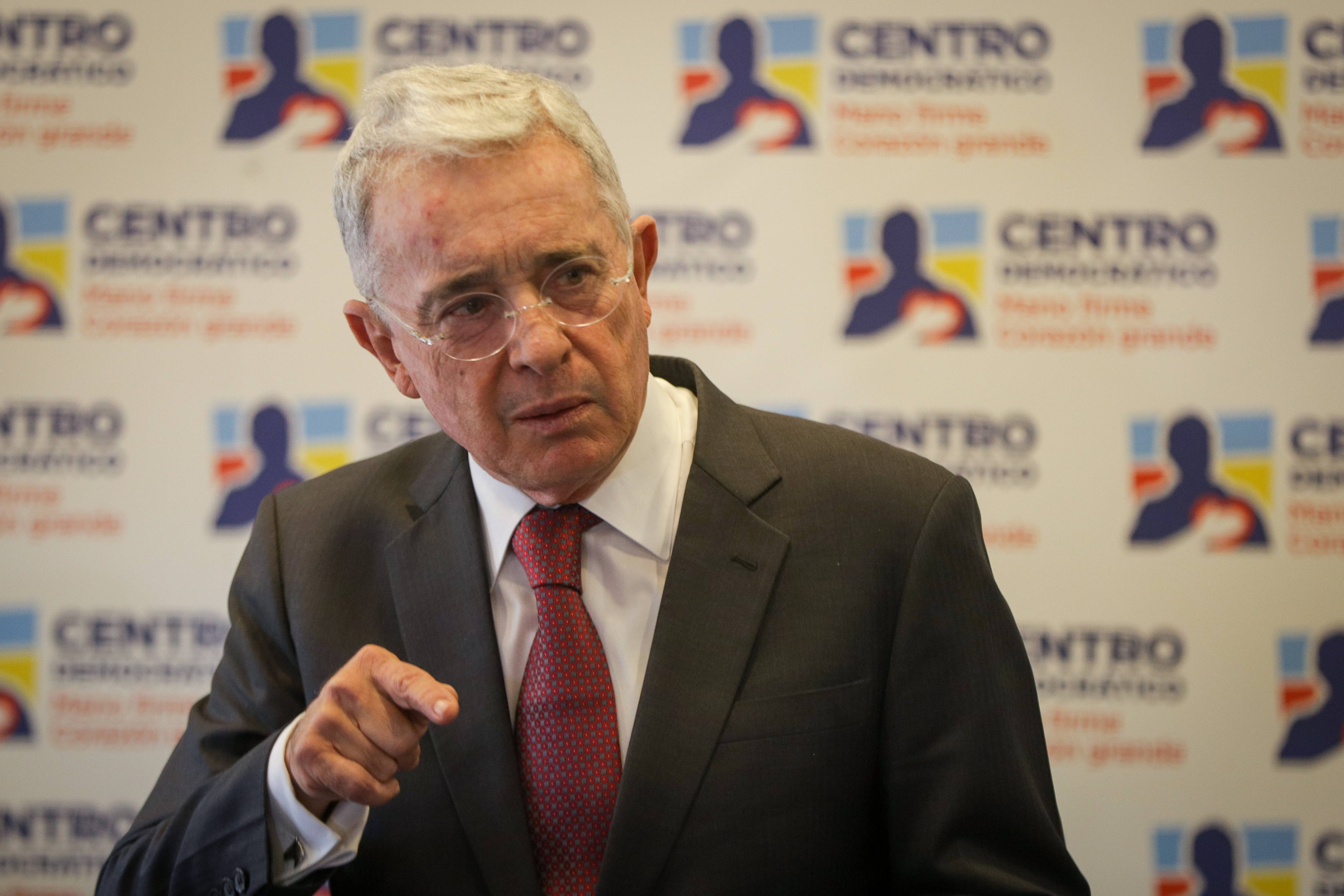 Centro Democrático poursuit le référendum contre la réforme de la santé
