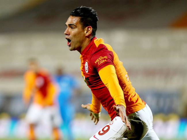Radamel Falcao seguirá en Galatasaray según un directivo.