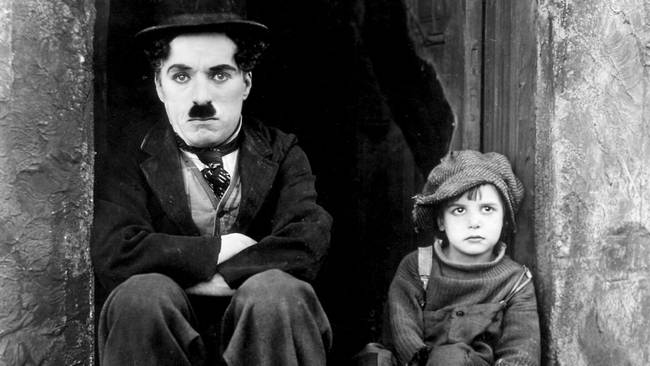 El filme de Charlie Chaplin fue preestrenado el 16 de enero de 1921 en Chicago y se convirtió en un éxito en las taquillas.