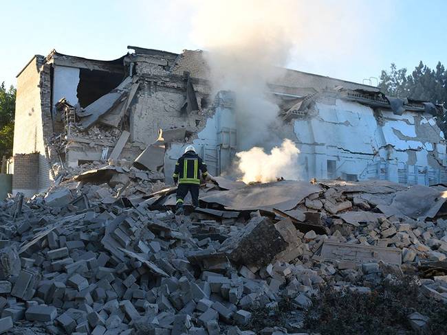 Edificaciones afectadas en la ciudad de Mykolaiv, Ucrania, tras los ataques rusos. (Photo by AFP) (Photo by STR/AFP via Getty Images)