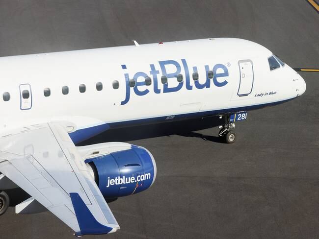 Dos aviones de JetBlue chocaron en pista del aeropuerto de Nueva York