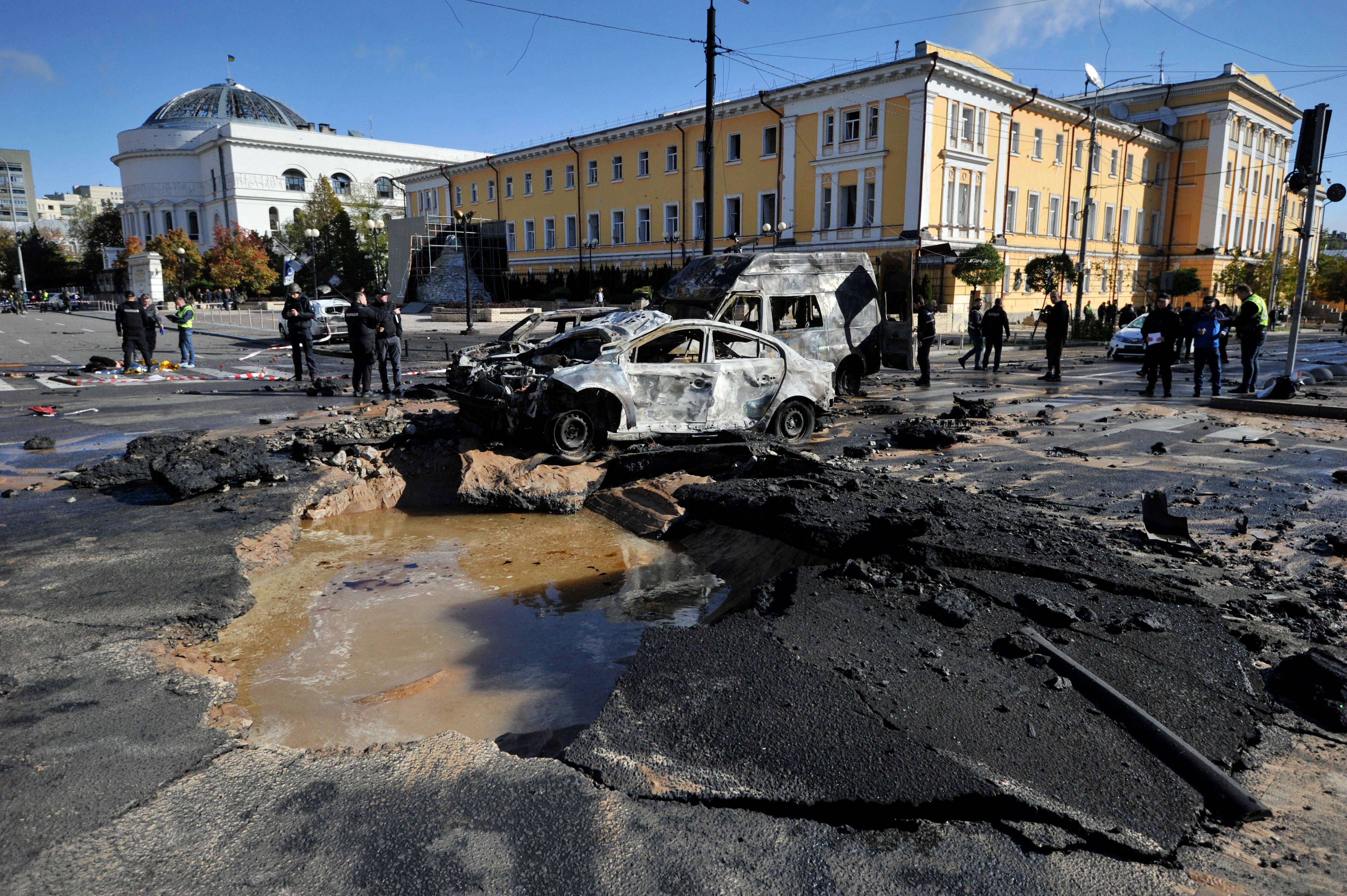 10 октября 2010. Разбитые города Украины. Мир после войны. Киев сейчас. Разбитые дороги Украины 2022.