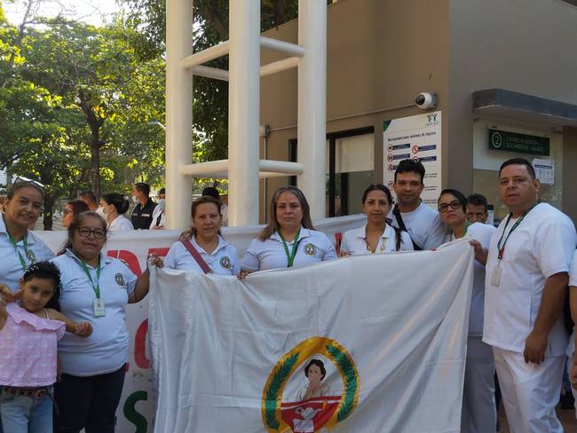 Trabajadores HUEM protestan exigiendo pago de sus salarios