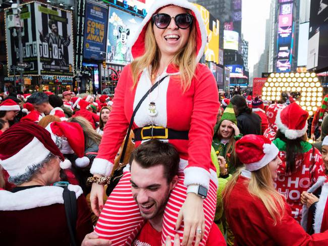 Centenares de Papá Noel en las calles de Nueva York