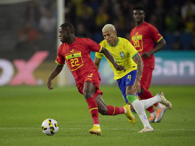 LE HAVRE, FRANCE - SEPTEMBER 23: Kamaldeen Sulemana of Ghana and Richarlison of Brazil during the International Friendly match between Brazil and Ghana at Stade Oceane on September 23, 2022 in Le Havre, France. (Photo by Visionhaus/Getty Images)