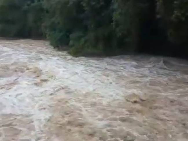 La situación se atribuye a las fuertes lluvias reportadas en las últimas horas en la capital del Huila.