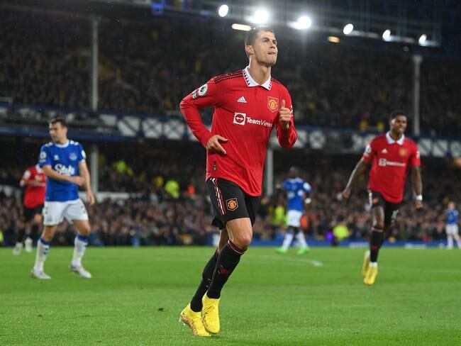 LIVERPOOL, ENGLAND - OCTOBER 09: Cristiano Ronaldo of Manchester United celebrates after scoring their team&#039;s second goal during the Premier League match between Everton FC and Manchester United at Goodison Park on October 09, 2022 in Liverpool, England. (Photo by Michael Regan/Getty Images)