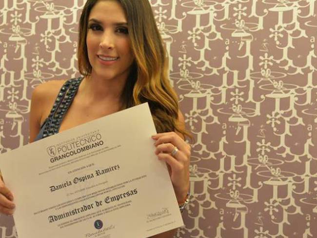 Daniela Ospina se gradúa como administradora de empresas