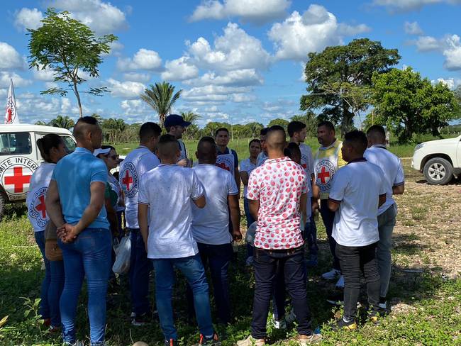 Disidencias FARC liberando a 8 miembros del ELN en Arauca. Cortesía.