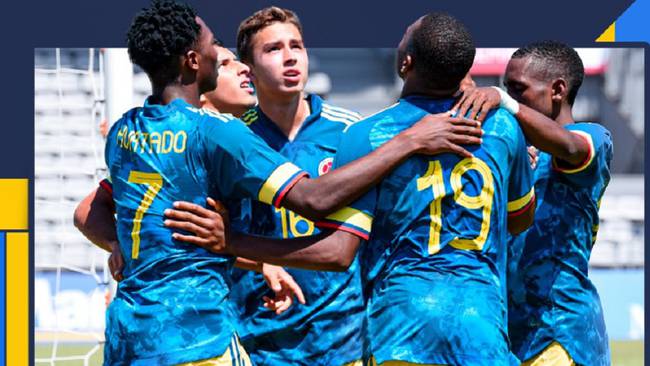Los jugadores de Colombia festejan uno de sus goles ante Japón.