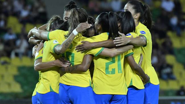 Brasil goleó 4-0 a Argentina en la primera fecha del Grupo B.
