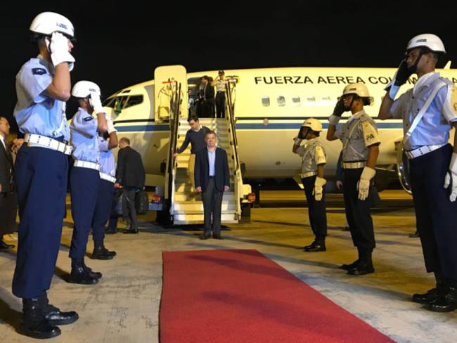 Presidente Santos llegó a Brasil para cumbre con Temer