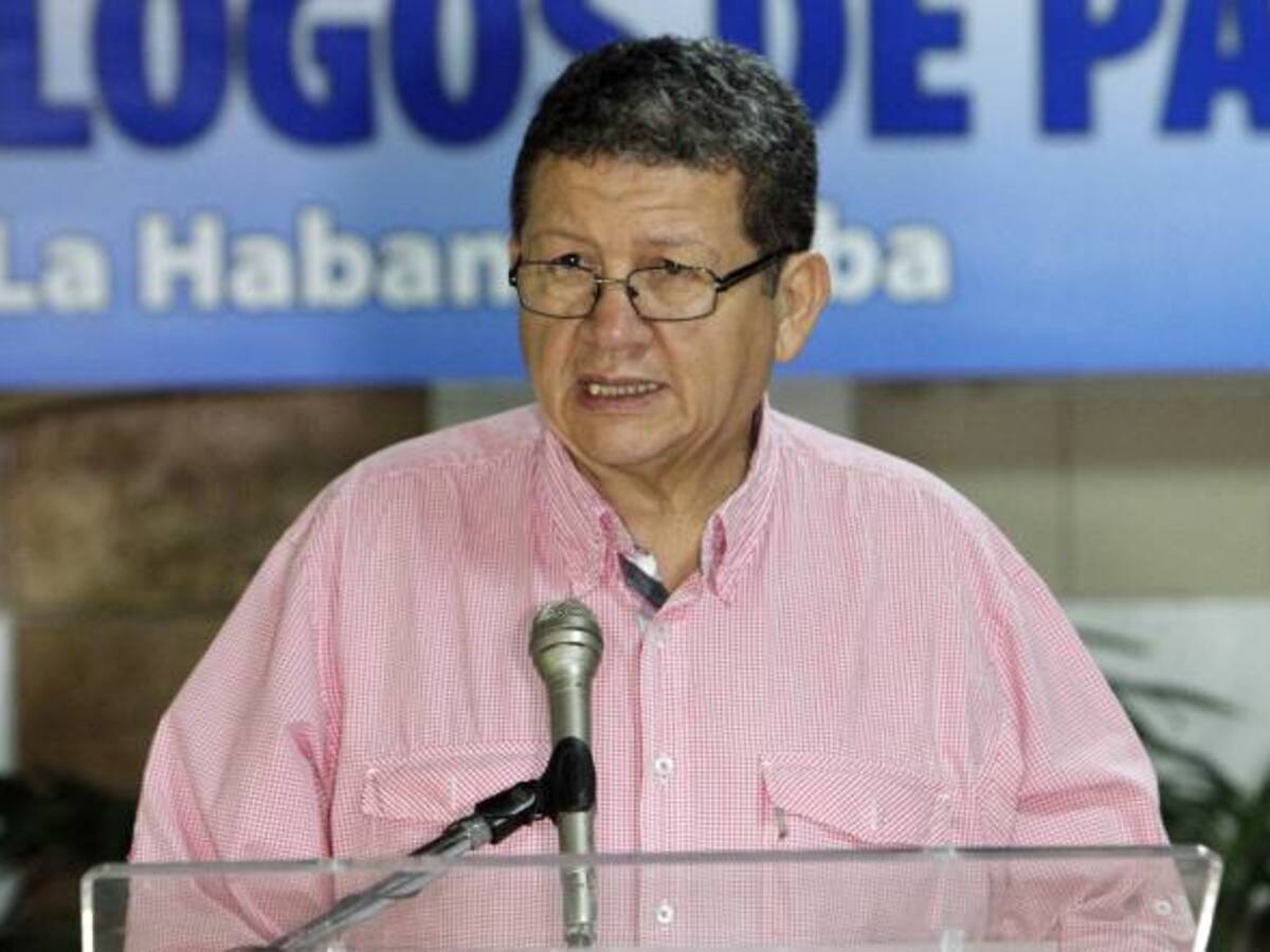 Farc insisten en el esclarecimiento del paramilitarismo