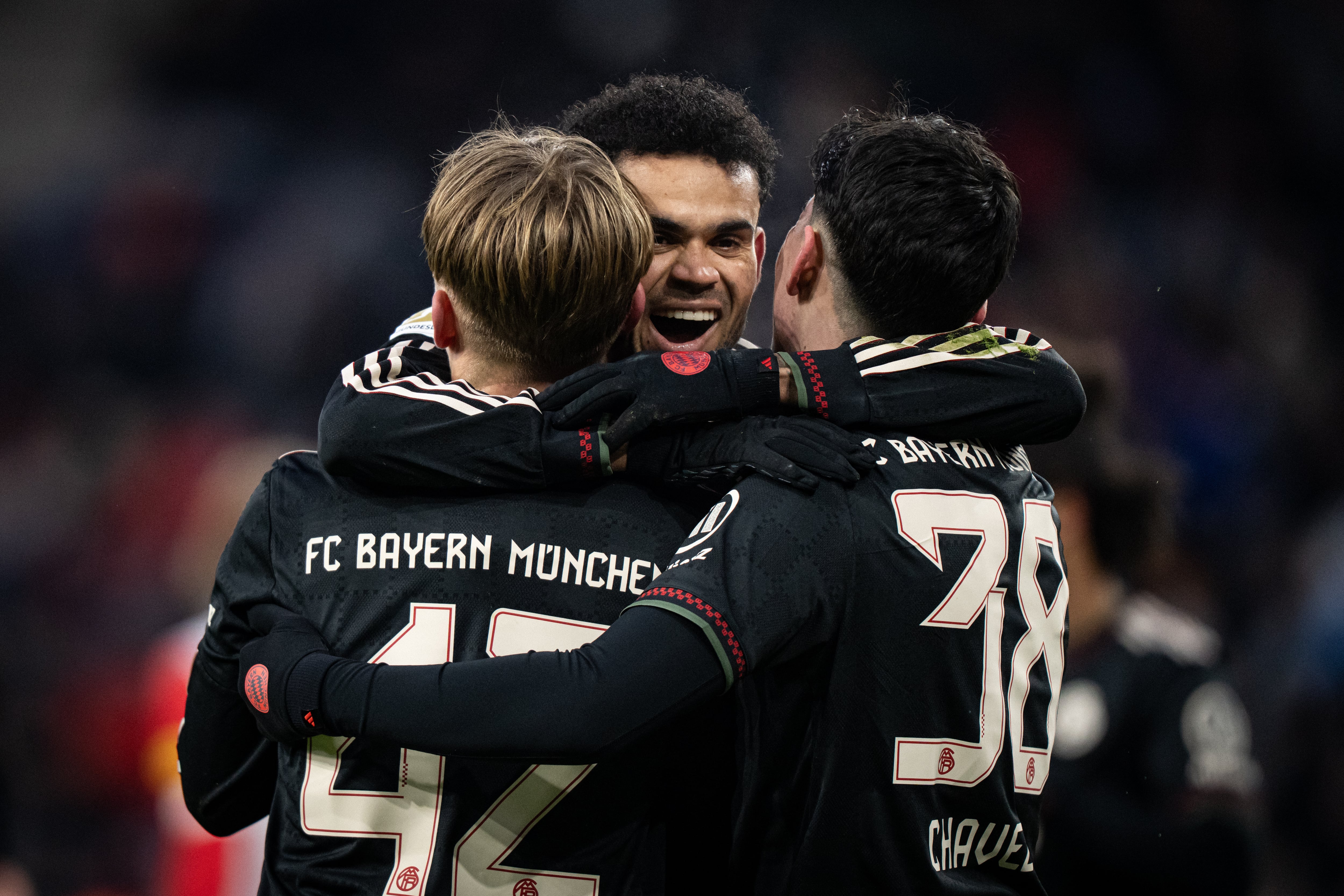 Luis Díaz inicia el 2026 con espectacular doblete de asistencias en Bayern Múnich vs. RB Salzburg. (Photo by S. Mellar/FC Bayern via Getty Images)
