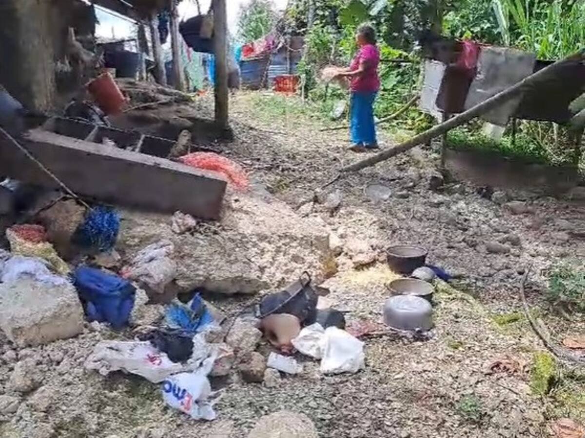 En Santa María: Derrumbe producto del sismo de hoy dejó incomunicadas 4 veredas