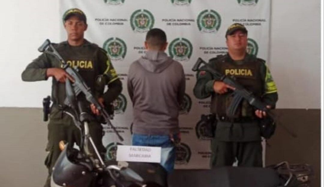 La identificación de la motocicleta en la que se movilizaba presenta inconsistencias