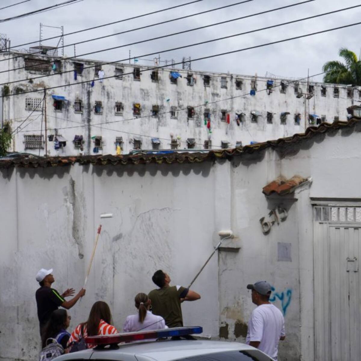 Infractores pintaron fachada de la cárcel Modelo de Bucaramanga
