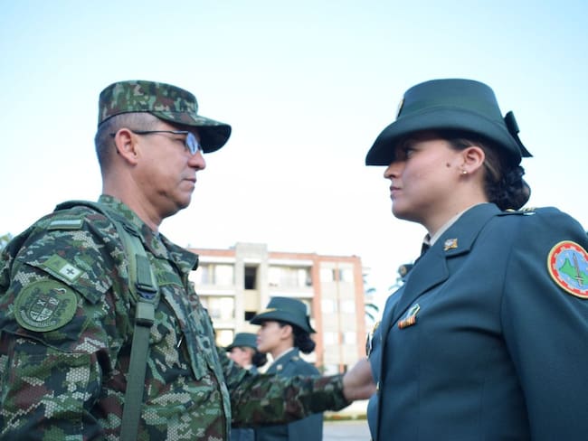 Antes de ser oficial, la teniente Moreno ya era madre y ejercía su profesión en un centro de familia militar, cuando en el mes de abril del año 2018 se presentó a una convocatoria del Ejército Nacional