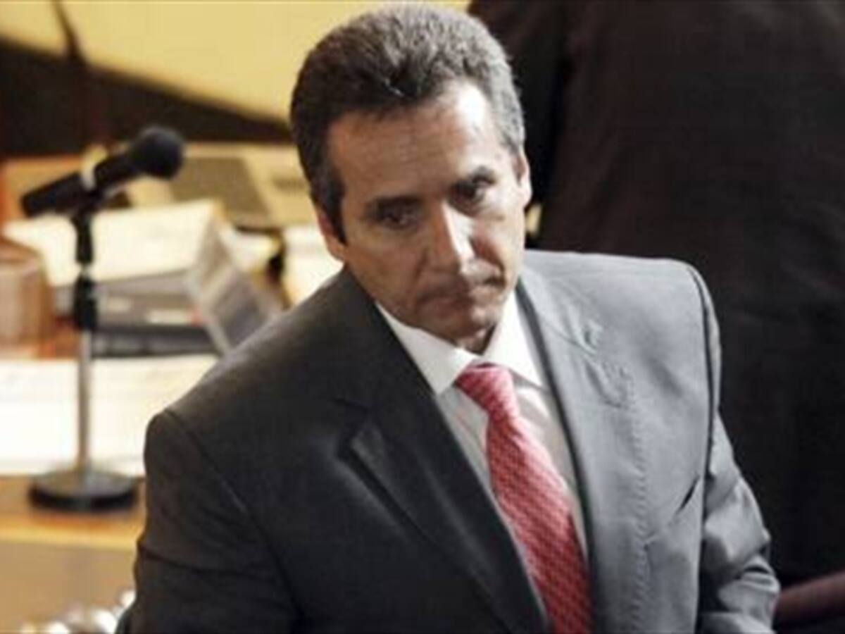 Procuraduría pide absolver a Bernardo Moreno en juicio por chuzadas