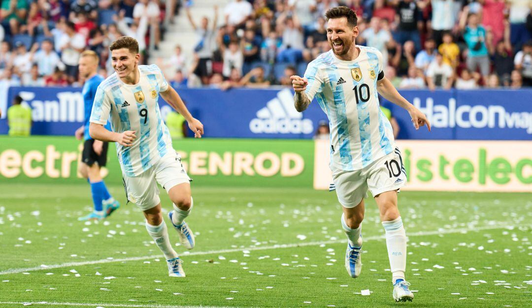 Lionel Messi celebra uno de sus cinco goles ante Estonia.