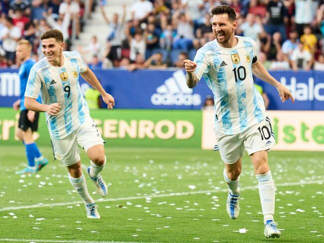 Lionel Messi celebra uno de sus cinco goles ante Estonia.