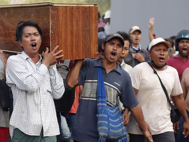 Funeral de uno de los manifestantes en Birmania 