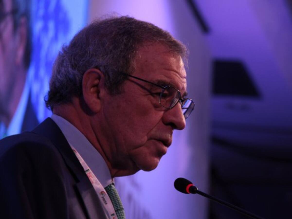 El papa me dijo que Colombia le demostrará al mundo que hacer la paz es posible: presidente de Telefónica