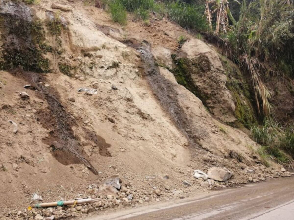 Avanzan trabajos de recuperación en la vía al Cañón del Combeima