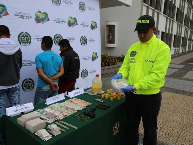 Tres detenidos por traficar con drogas en el Solferino