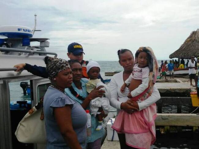 Armada Nacional evacúa menores de edad desde la isla Santa Cruz del Islote