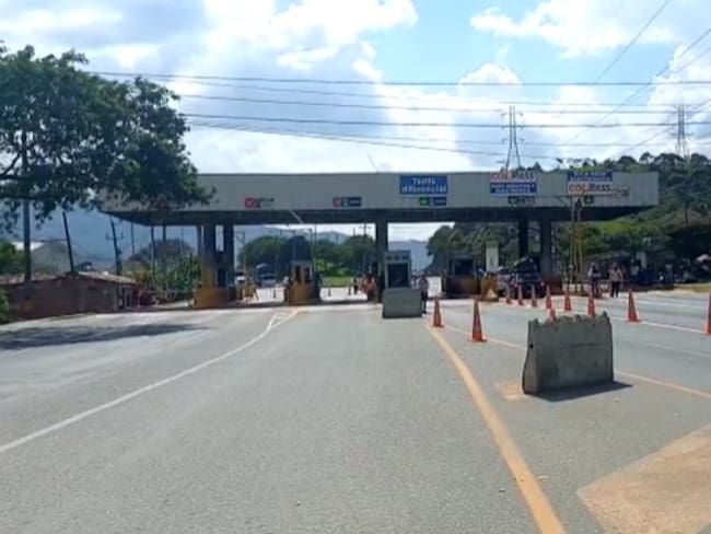 Camioneros de Barbosa preparan nueva protesta en un peaje de Antioquia