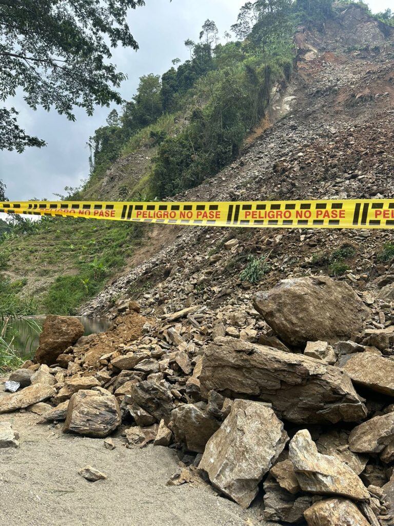 Cierre total de la vía veredal en Manzanares que comunica a Llanadas con Las Margaritas
