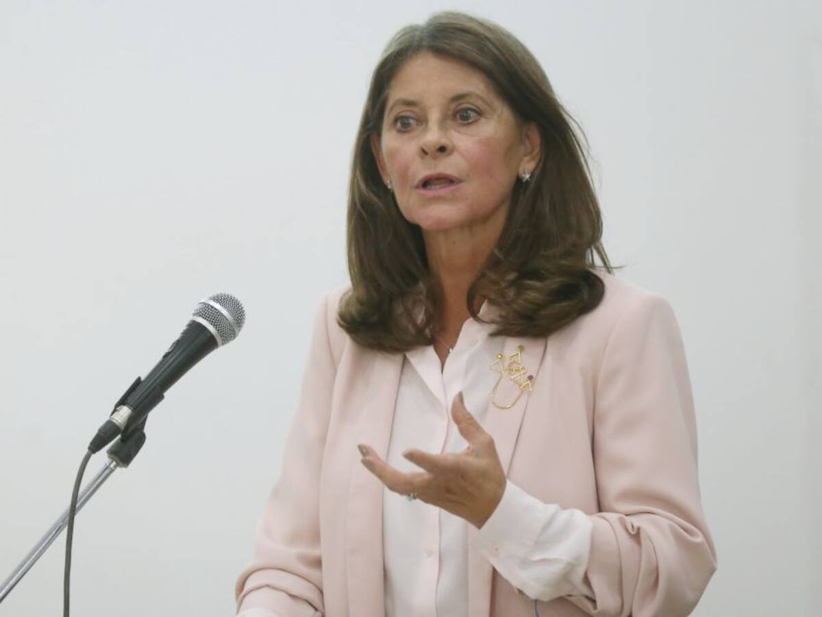 “Para el Gobierno es prioridad ayudar al vendedor informal”: Vicepresidenta