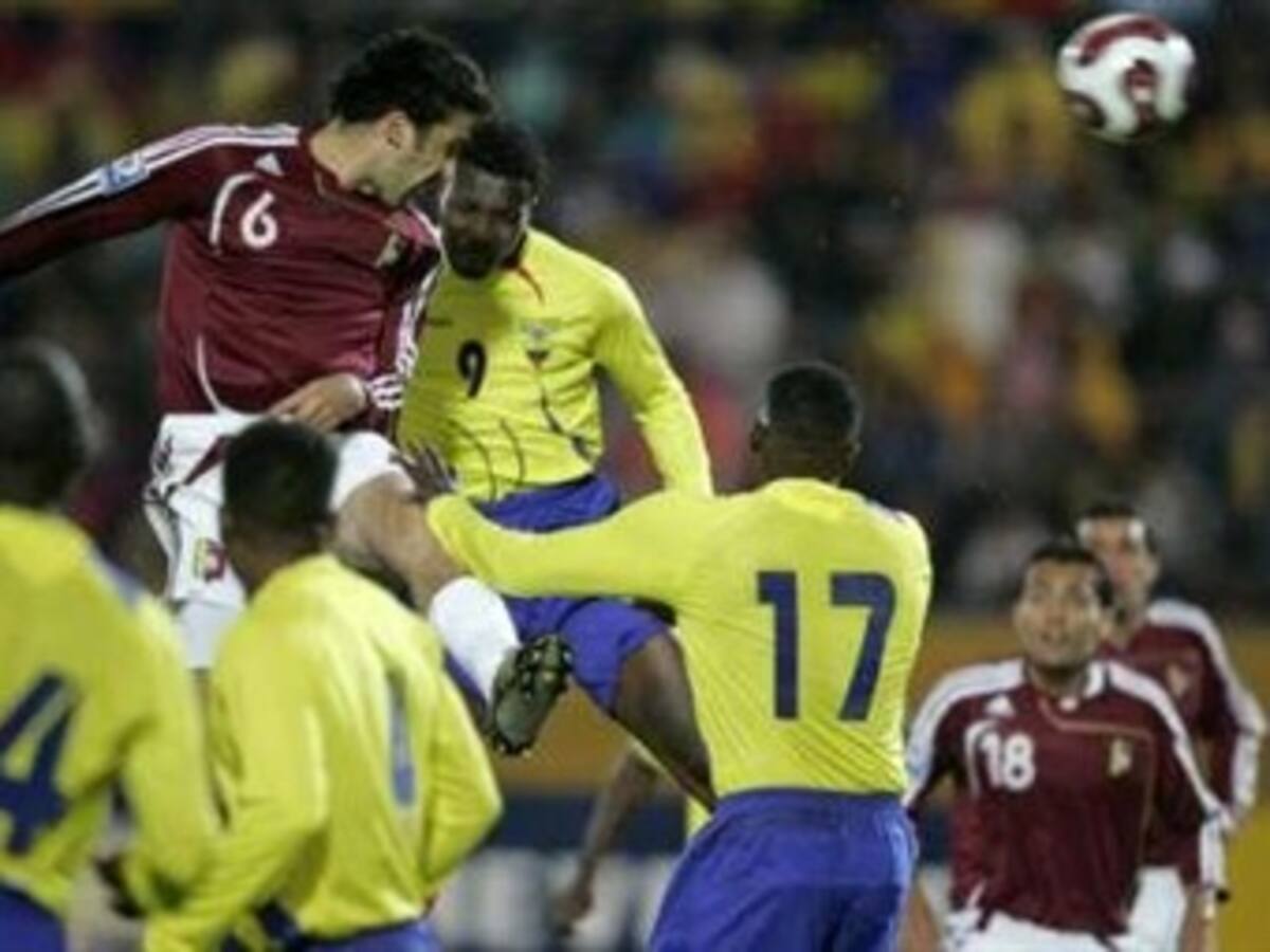 Ecuador recibe a Venezuela que busca desafiar la altura de Quito
