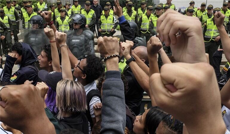 ¿Cuál es la importancia de salir a marchar sin capucha este 21 de noviembre?. Foto: Getty Images