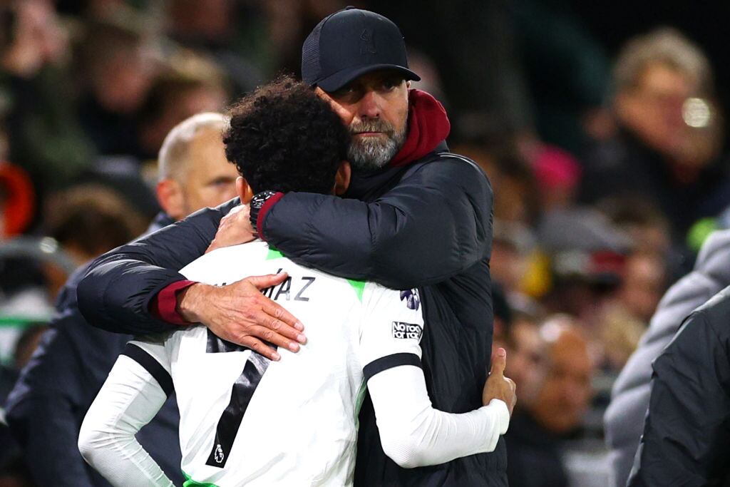 Jurgen Klopp y Luis Díaz en el partido ante Luton Town por la Premier League (Photo by Clive Rose/Getty Images)