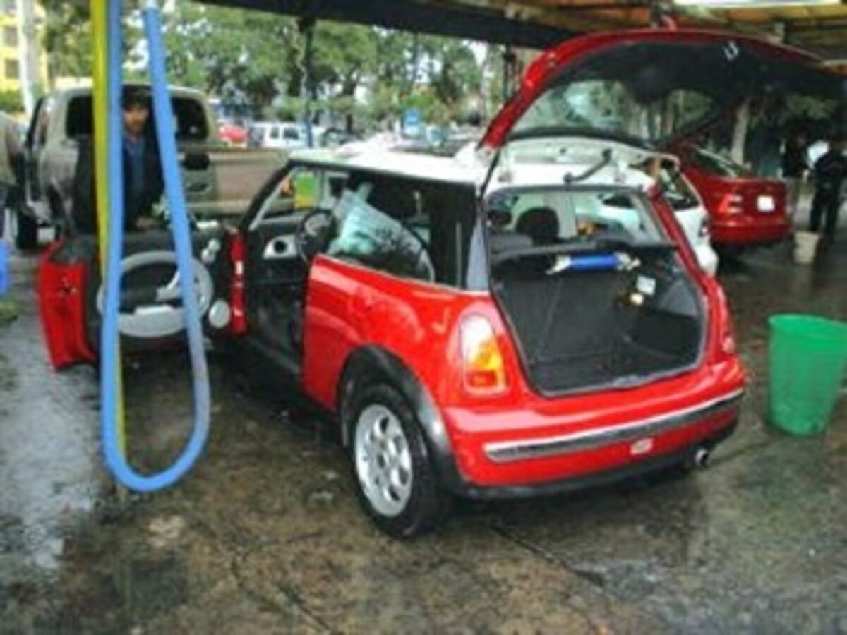 A la cárcel por mantener relaciones sexuales con la aspiradora de un túnel de lavado