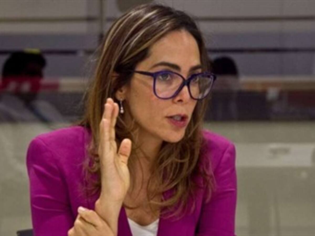 Concejal Mancera debe responder por falsa convocatoria del Sena: Gina