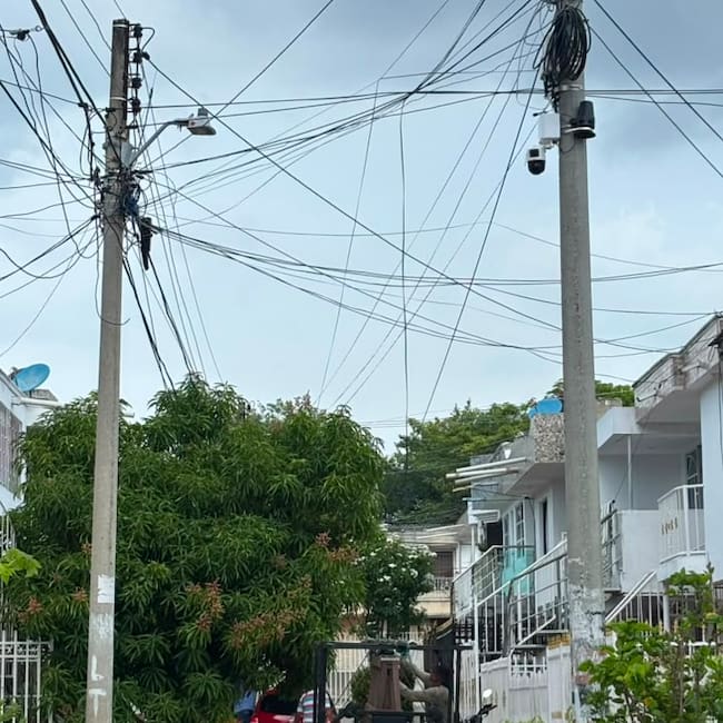 Cámaras y alarmas comunitarias en Los Jardines. // Caracol Radio Cartagena