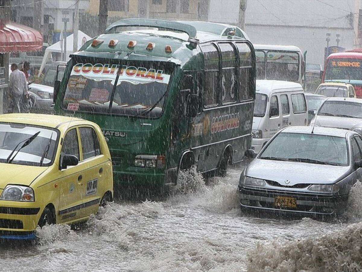 Aumenta riesgo de formación ciclonica en el Caribe: prohíben actividades en playas